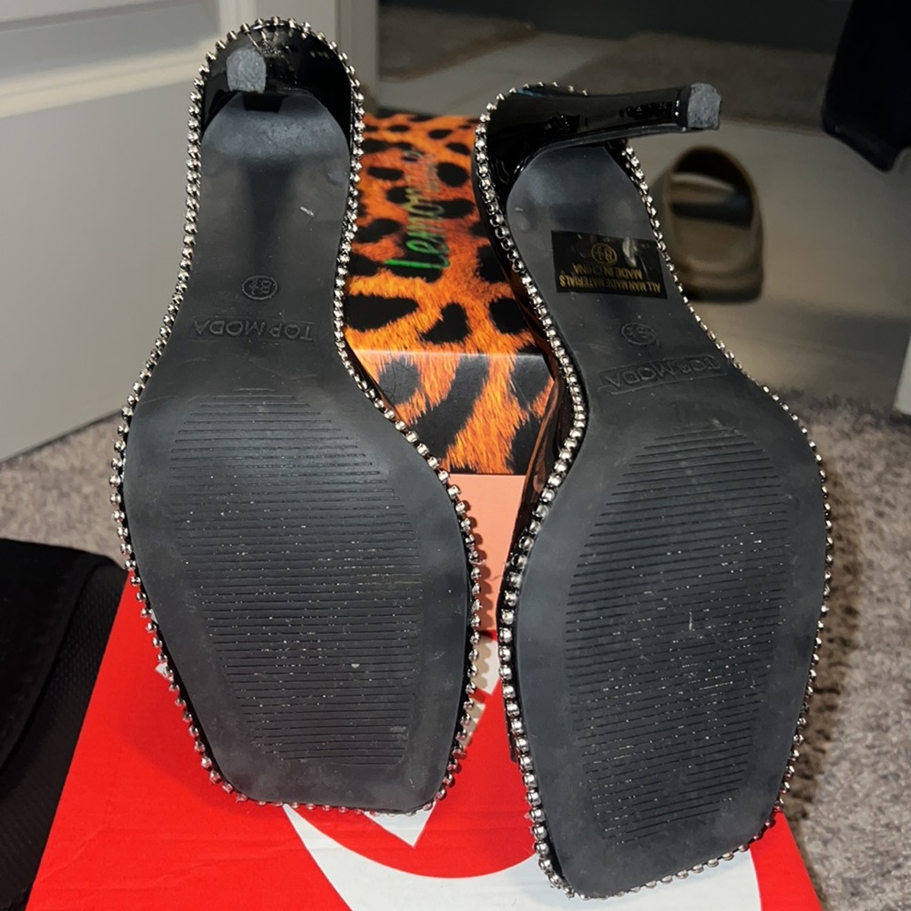 Black heels - Picture 2 of 3